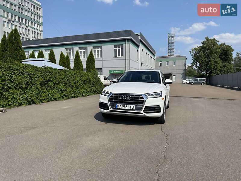 Внедорожник / Кроссовер Audi Q5 2017 в 