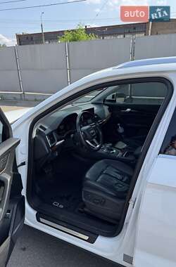 Внедорожник / Кроссовер Audi Q5 2017 в 
