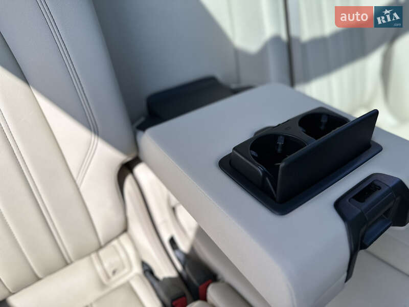 Позашляховик / Кросовер Audi Q5 2022 в Дніпрі