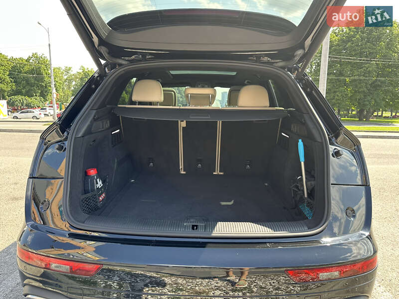 Позашляховик / Кросовер Audi Q5 2022 в Дніпрі