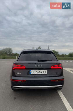 Внедорожник / Кроссовер Audi Q5 2017 в 