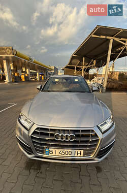 Внедорожник / Кроссовер Audi Q5 2018 в 