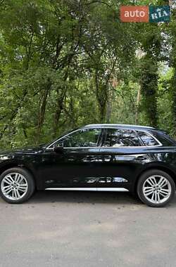 Внедорожник / Кроссовер Audi Q5 2018 в 