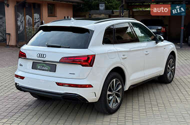 Позашляховик / Кросовер Audi Q5 2024 в 