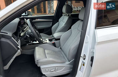 Позашляховик / Кросовер Audi Q5 2024 в 