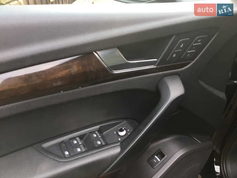 Внедорожник / Кроссовер Audi Q5 2017 в Ровно