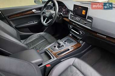 Внедорожник / Кроссовер Audi Q5 2018 в 
