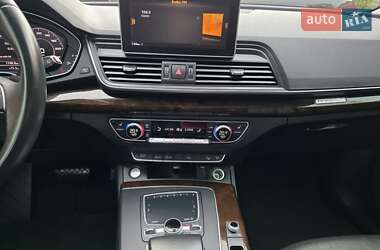 Внедорожник / Кроссовер Audi Q5 2018 в 