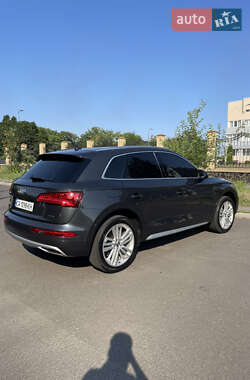 Внедорожник / Кроссовер Audi Q5 2018 в 