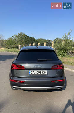 Внедорожник / Кроссовер Audi Q5 2018 в 
