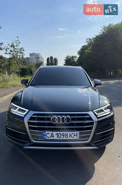 Внедорожник / Кроссовер Audi Q5 2018 в 