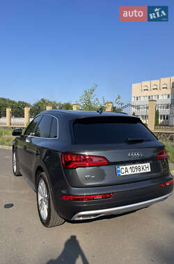 Внедорожник / Кроссовер Audi Q5 2018 в 