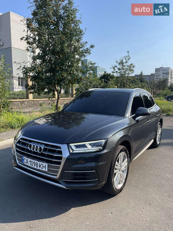 Внедорожник / Кроссовер Audi Q5 2018 в 