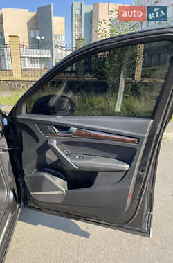 Внедорожник / Кроссовер Audi Q5 2018 в 