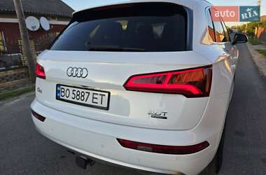 Внедорожник / Кроссовер Audi Q5 2018 в 