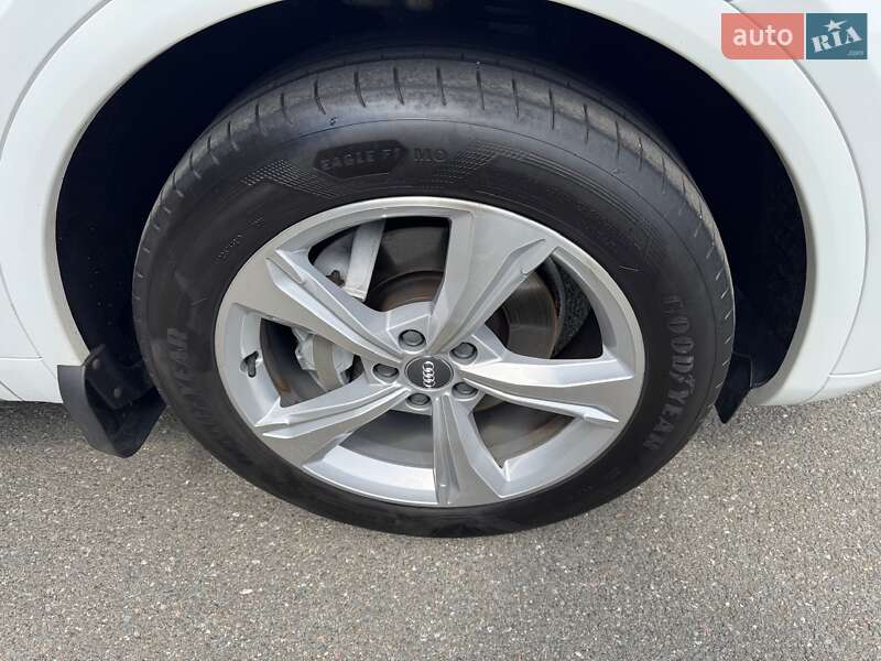 Позашляховик / Кросовер Audi Q5 2020 в Києві