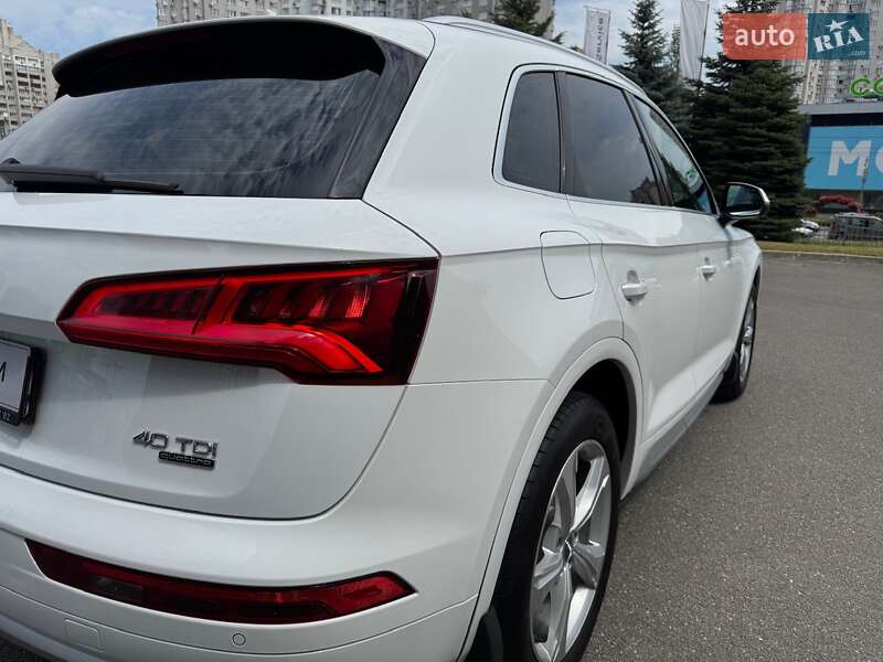 Позашляховик / Кросовер Audi Q5 2020 в Києві