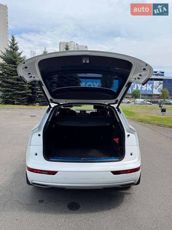 Позашляховик / Кросовер Audi Q5 2020 в Києві