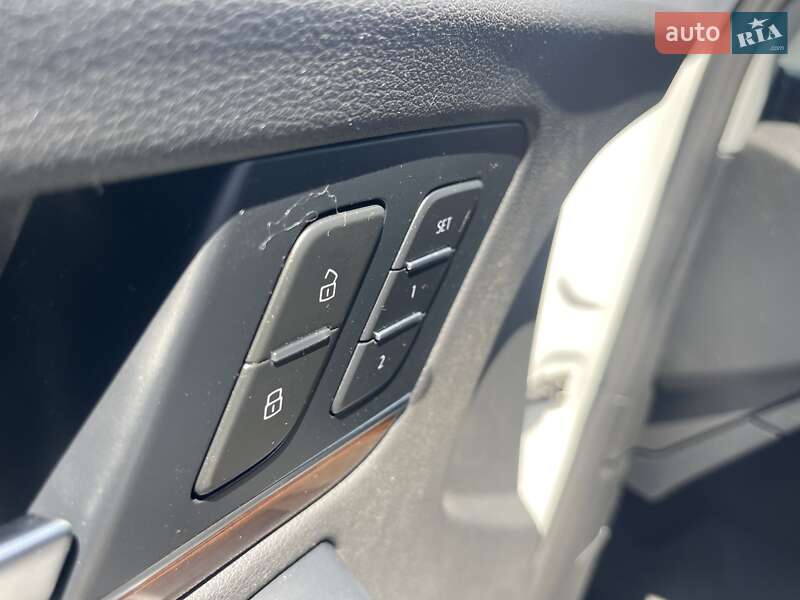 Позашляховик / Кросовер Audi Q5 2023 в Дніпрі