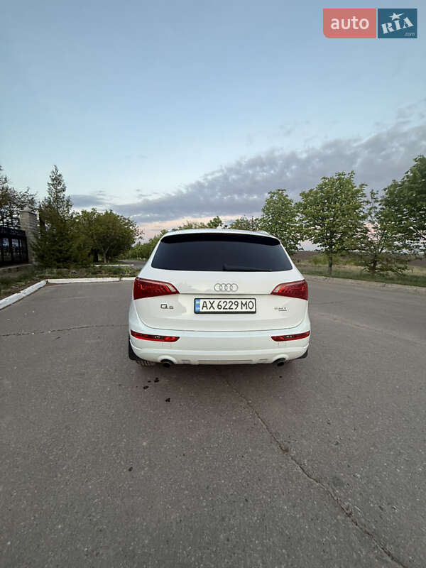 Внедорожник / Кроссовер Audi Q5 2010 в Харькове