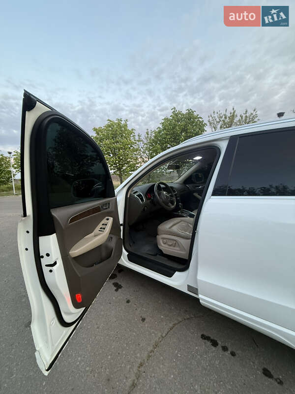 Внедорожник / Кроссовер Audi Q5 2010 в Харькове