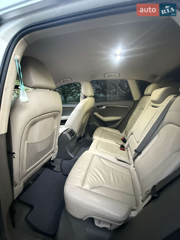 Внедорожник / Кроссовер Audi Q5 2010 в Харькове