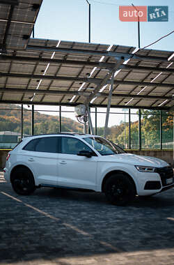 Позашляховик / Кросовер Audi Q5 2017 в Львові