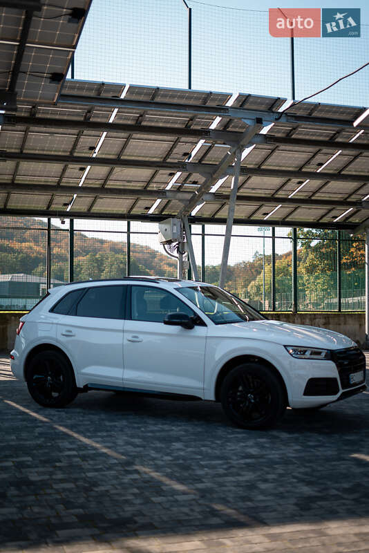 Внедорожник / Кроссовер Audi Q5 2017 в 