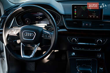 Внедорожник / Кроссовер Audi Q5 2017 в 