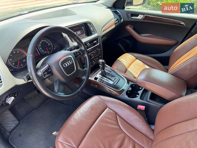 Внедорожник / Кроссовер Audi Q5 2010 в Запорожье