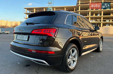 Внедорожник / Кроссовер Audi Q5 2017 в 
