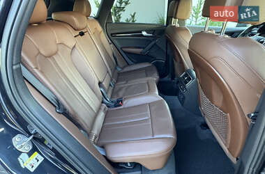 Позашляховик / Кросовер Audi Q5 2018 в 