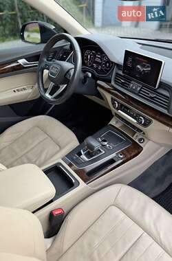 Внедорожник / Кроссовер Audi Q5 2017 в 