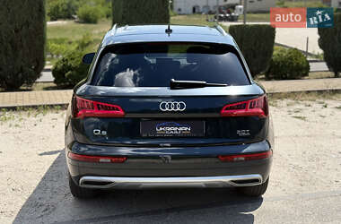 Внедорожник / Кроссовер Audi Q5 2017 в 