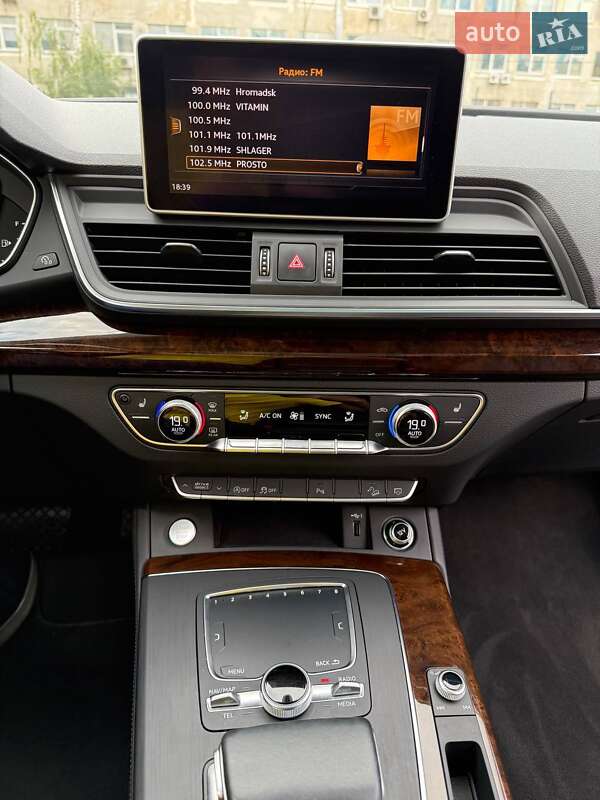 Позашляховик / Кросовер Audi Q5 2020 в Києві