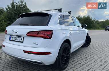 Позашляховик / Кросовер Audi Q5 2018 в 
