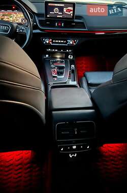 Позашляховик / Кросовер Audi Q5 2018 в 