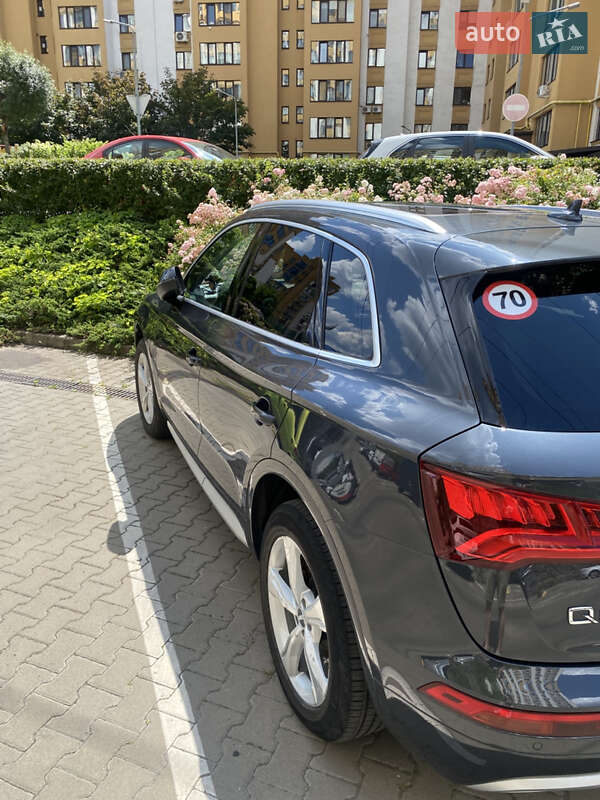 Позашляховик / Кросовер Audi Q5 2020 в Києві