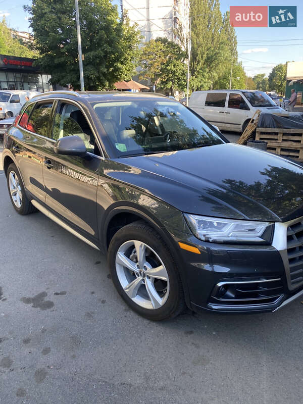 Позашляховик / Кросовер Audi Q5 2020 в Києві
