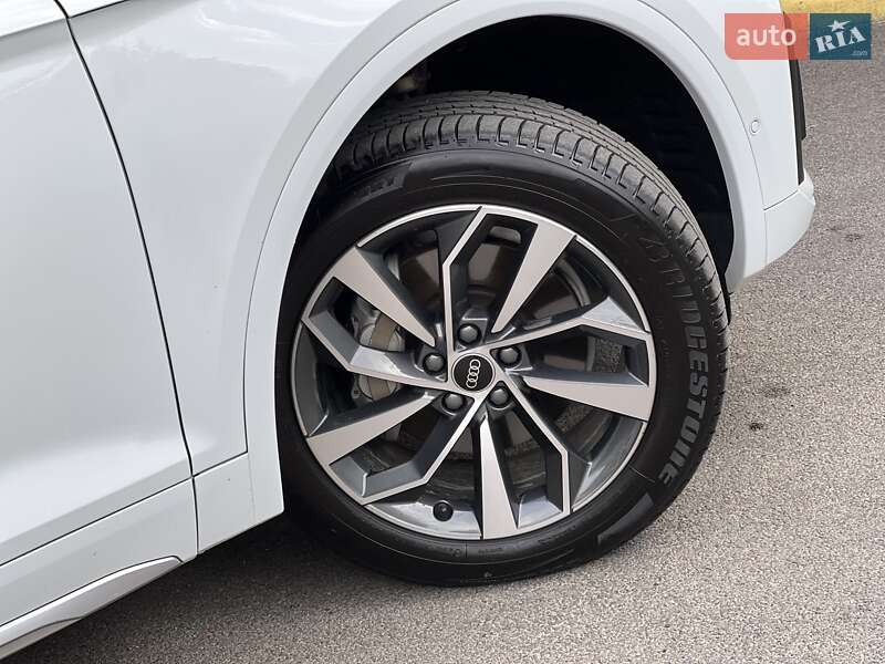 Позашляховик / Кросовер Audi Q5 2020 в Ужгороді