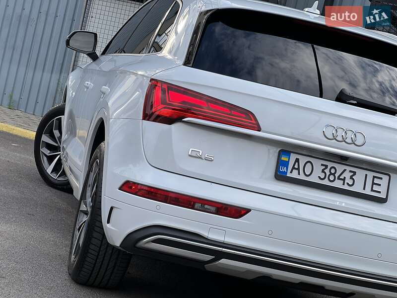 Позашляховик / Кросовер Audi Q5 2020 в Ужгороді