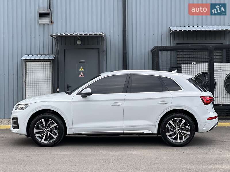 Позашляховик / Кросовер Audi Q5 2020 в Ужгороді