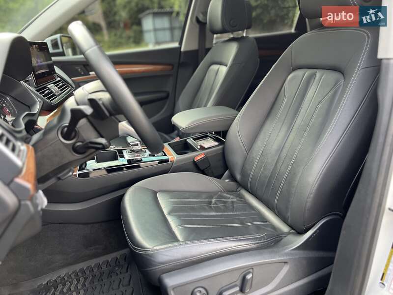 Позашляховик / Кросовер Audi Q5 2020 в Ужгороді