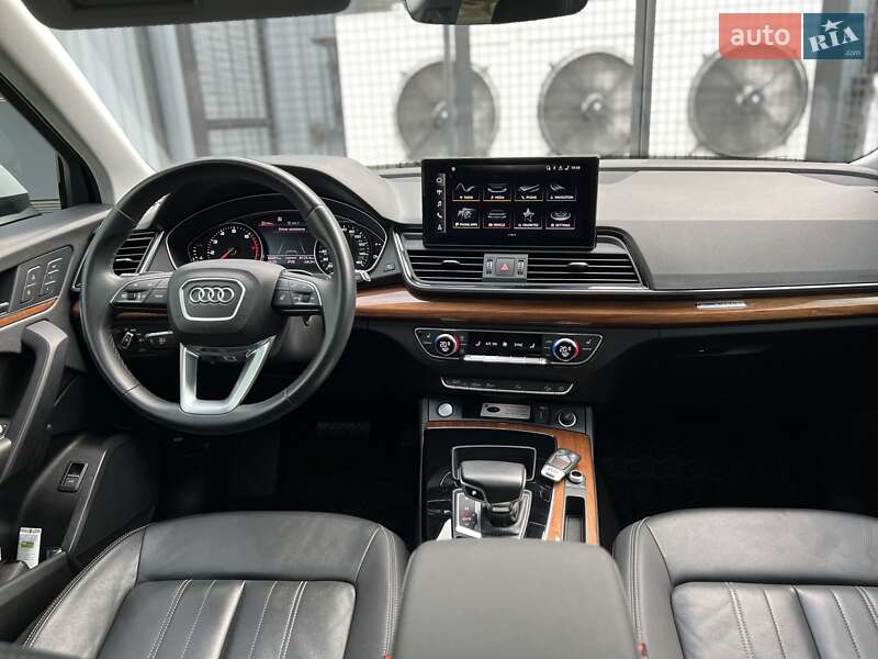 Позашляховик / Кросовер Audi Q5 2020 в Ужгороді
