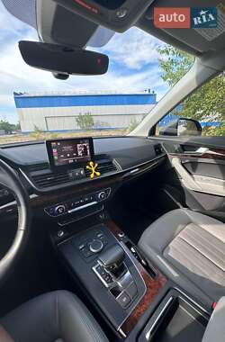 Внедорожник / Кроссовер Audi Q5 2017 в 