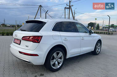 Внедорожник / Кроссовер Audi Q5 2017 в 