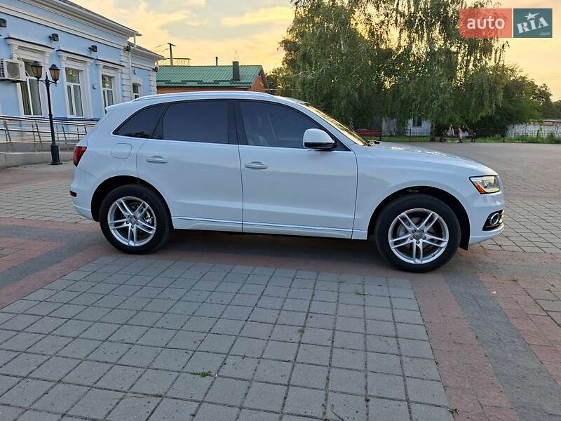 Позашляховик / Кросовер Audi Q5 2016 в Карлівці