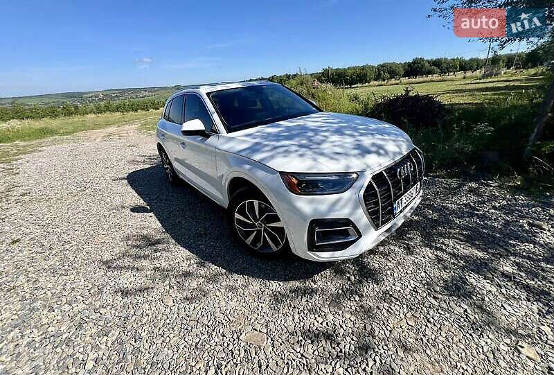 Внедорожник / Кроссовер Audi Q5 2021 в 
