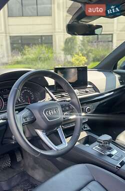 Внедорожник / Кроссовер Audi Q5 2022 в 