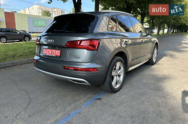 Внедорожник / Кроссовер Audi Q5 2018 в 